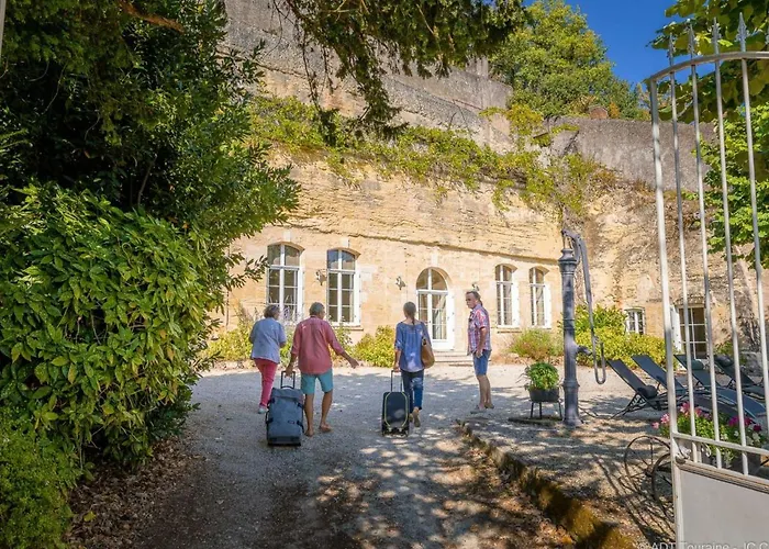 Maison Troglodyte Elegante Avec Spa, Salle De Jeux Et Jardin Clos A Vouvray - Fr-1-381-87