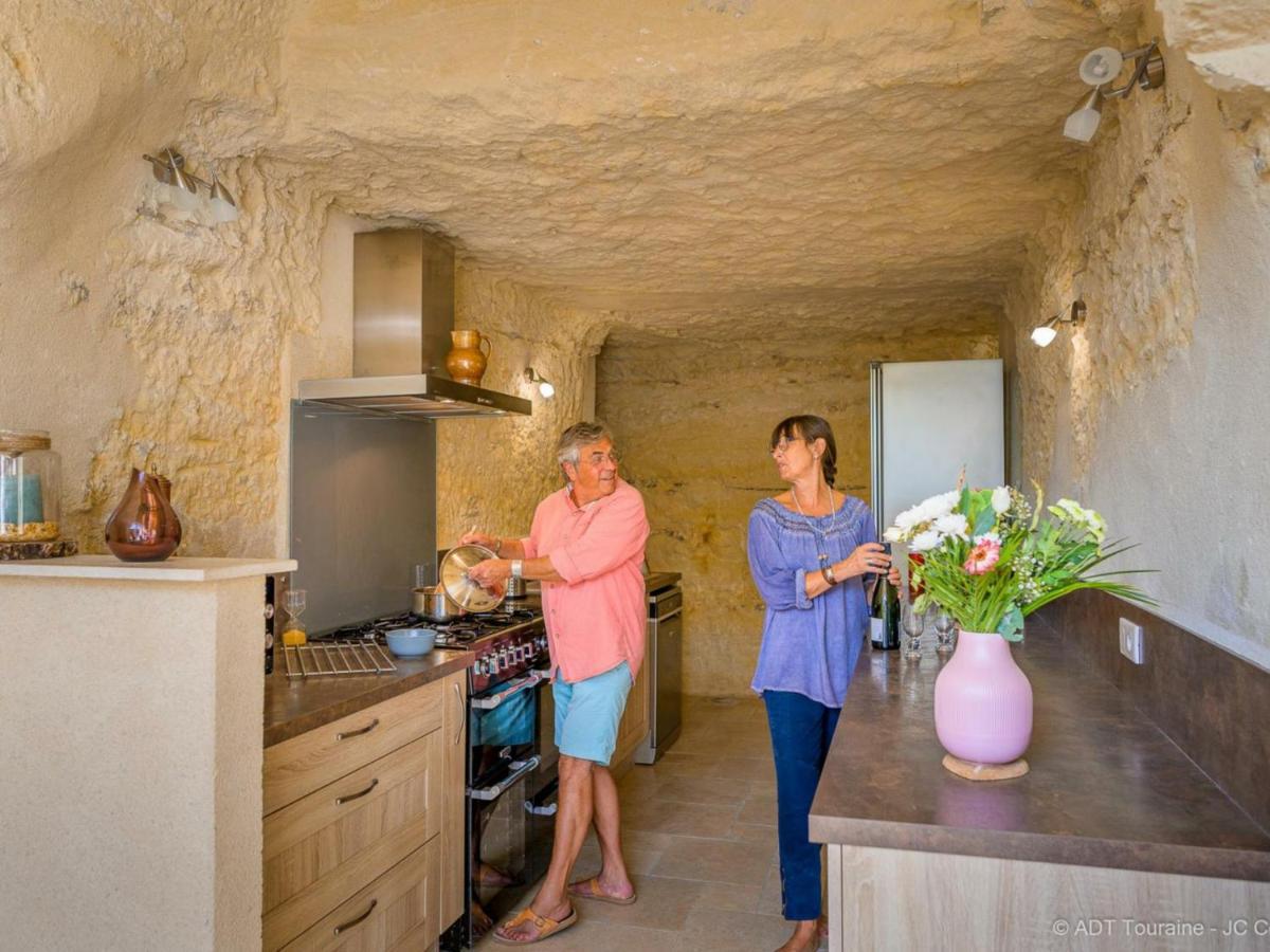 Maison Troglodyte Elegante Avec Spa, Salle De Jeux Et Jardin Clos A - Fr-1-381-87 * Vouvray