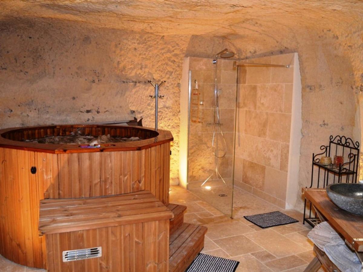 Maison Troglodyte Elegante Avec Spa, Salle De Jeux Et Jardin Clos A - Fr-1-381-87 * Vouvray