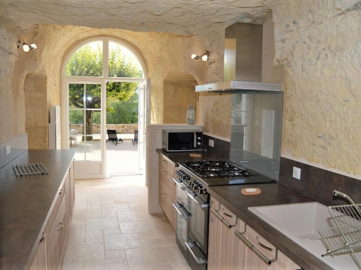 Maison Troglodyte Elegante Avec Spa, Salle De Jeux Et Jardin Clos A - Fr-1-381-87 *